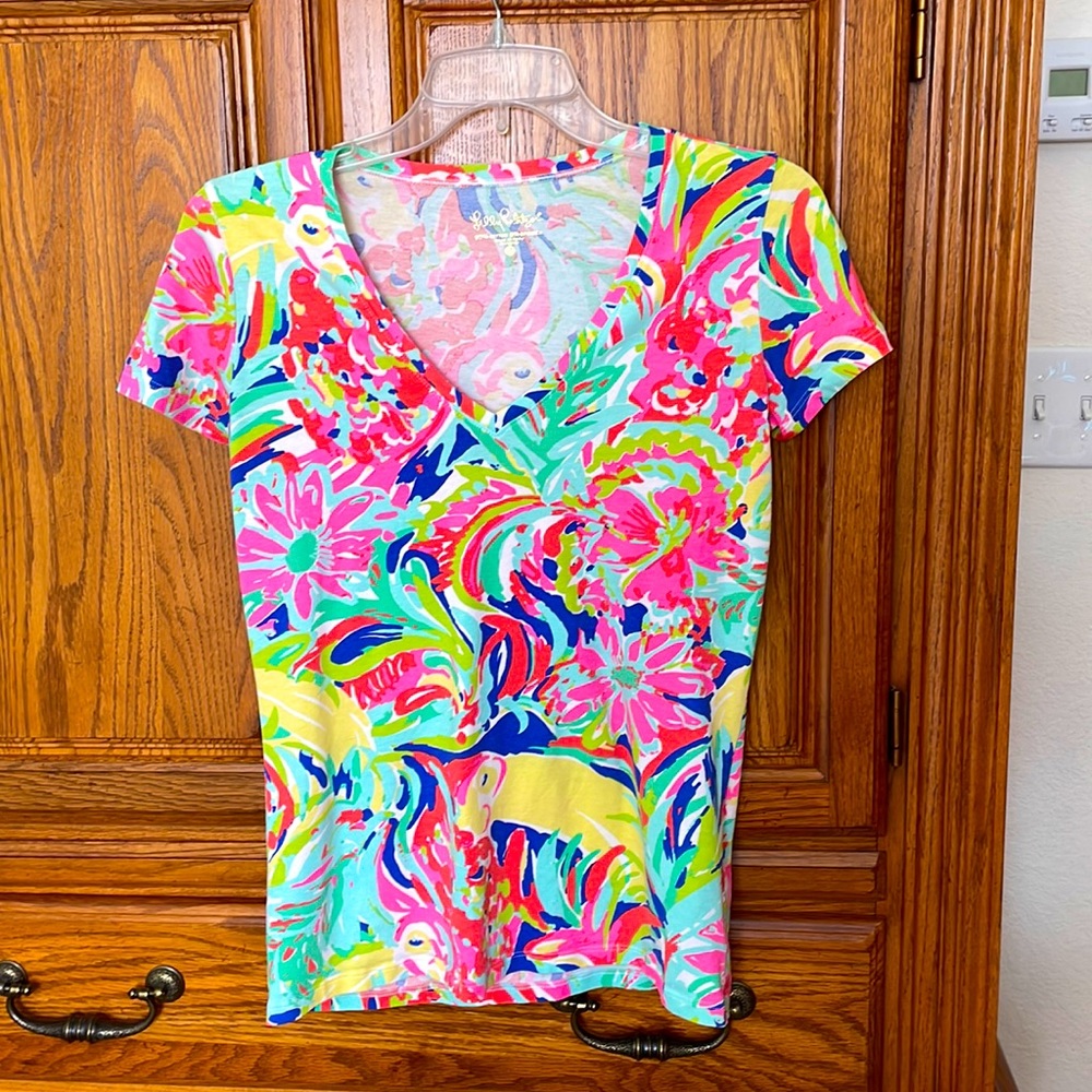 Lilly Pulitzer Etta V Neck top EUC size xs